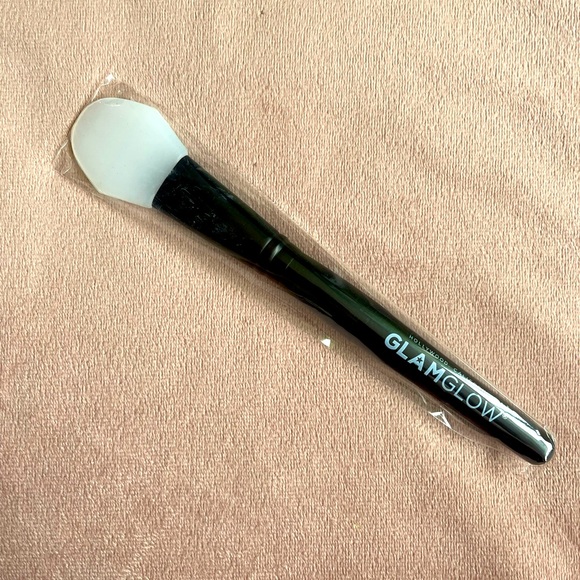 GLAMGLOW Exclusive Bestseller Bundle ✨ - Picture 4 of 4